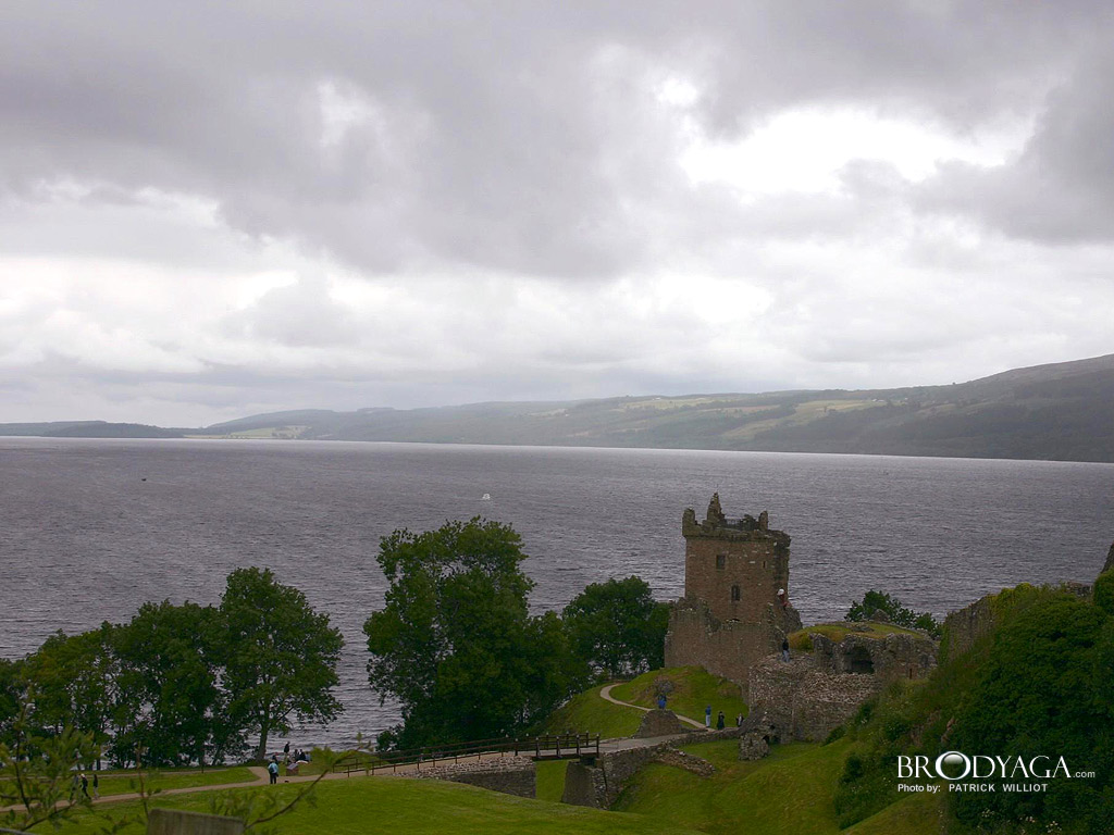 Urqhuart Castle & Loch Ness